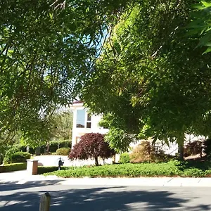  Homestay Sweet By The Golf Course Australia